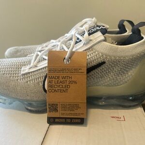 Nike Air VaporMax Flyknit Sneakers - Gray